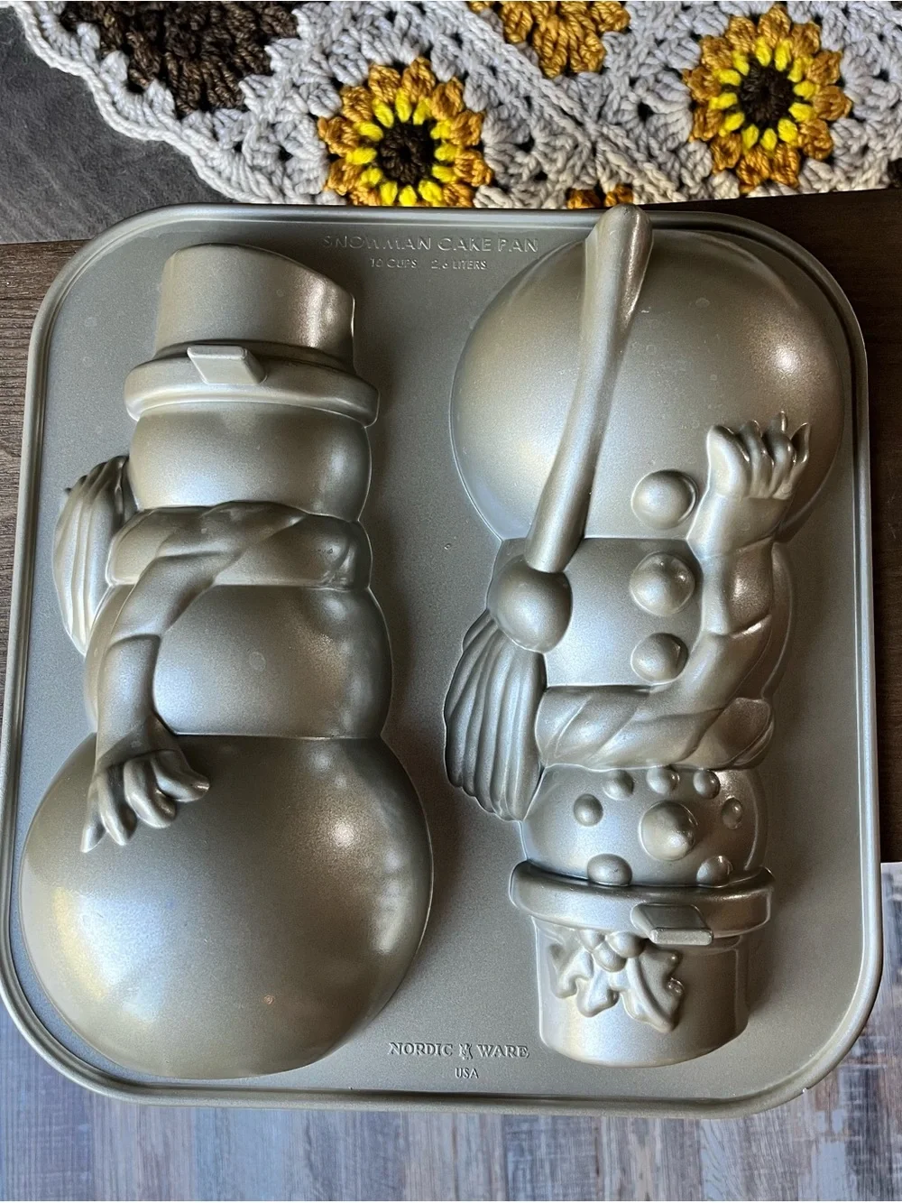 Nordic Ware Silver Snowman Cake Pan Mold 10 Cup